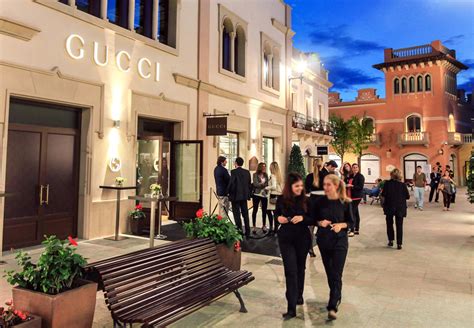 gucci la roca village.